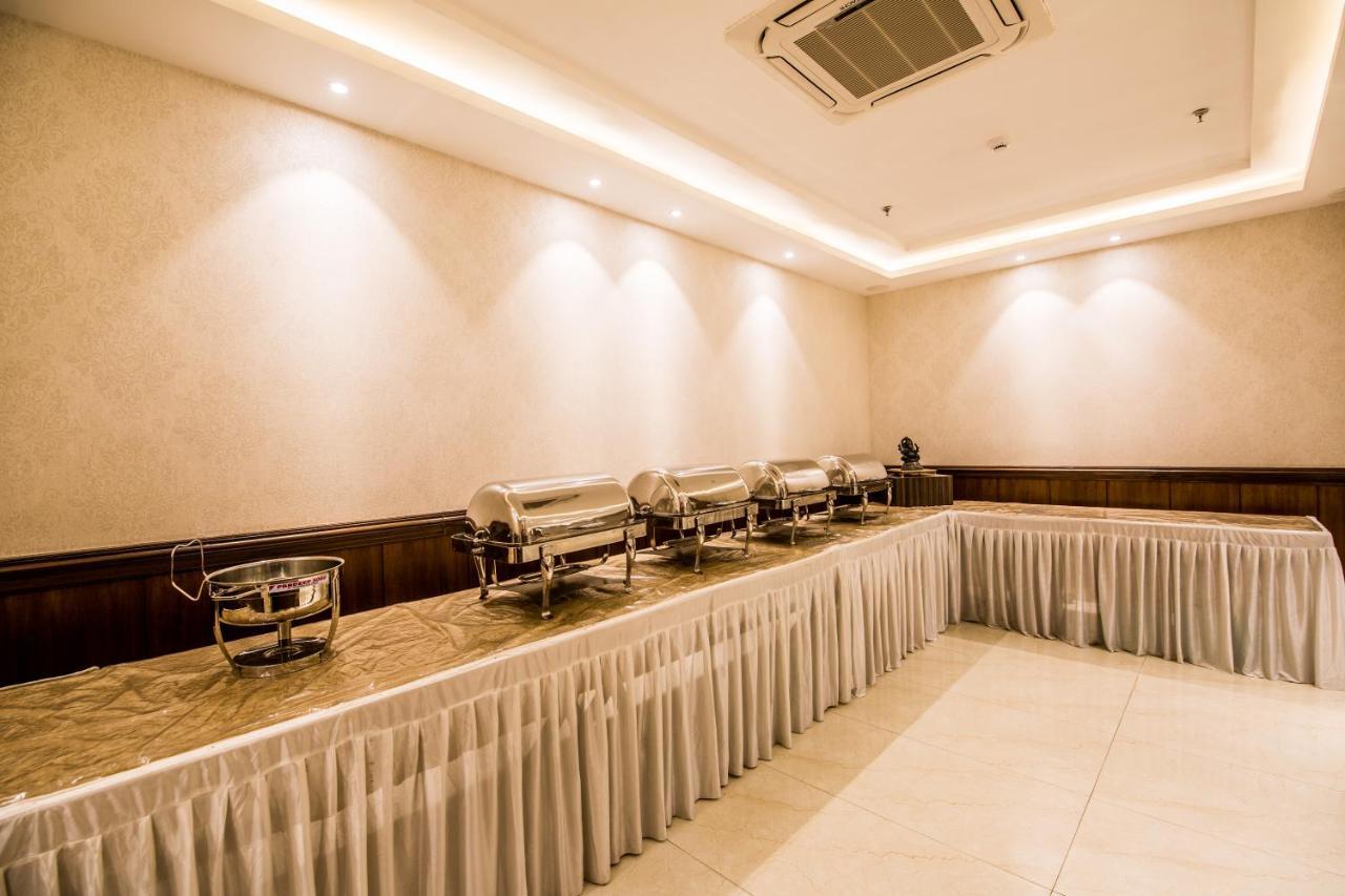 Hotel Sumaditya Джайпур Екстериор снимка